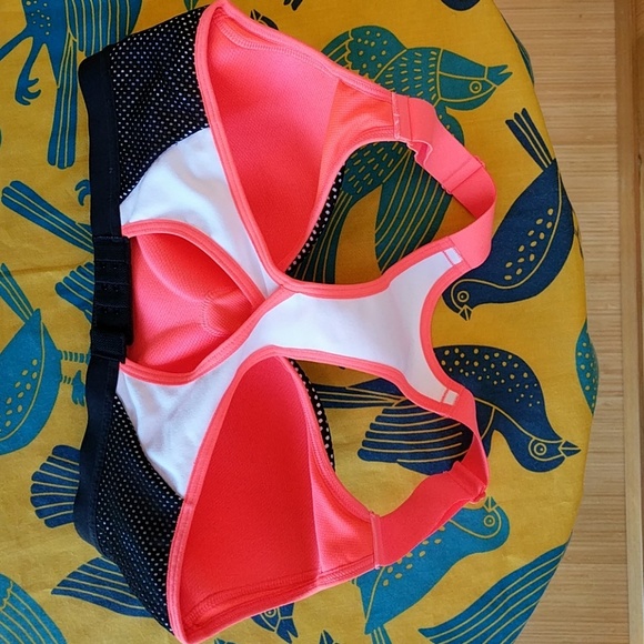 Victoria's Secret VSX Sport Bra EUC - Picture 2 of 4